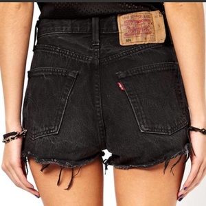 NWOT!! Black Levi’s cut off shorts
